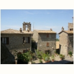 Platz an der Rocca Monaldeschi della Cevara
